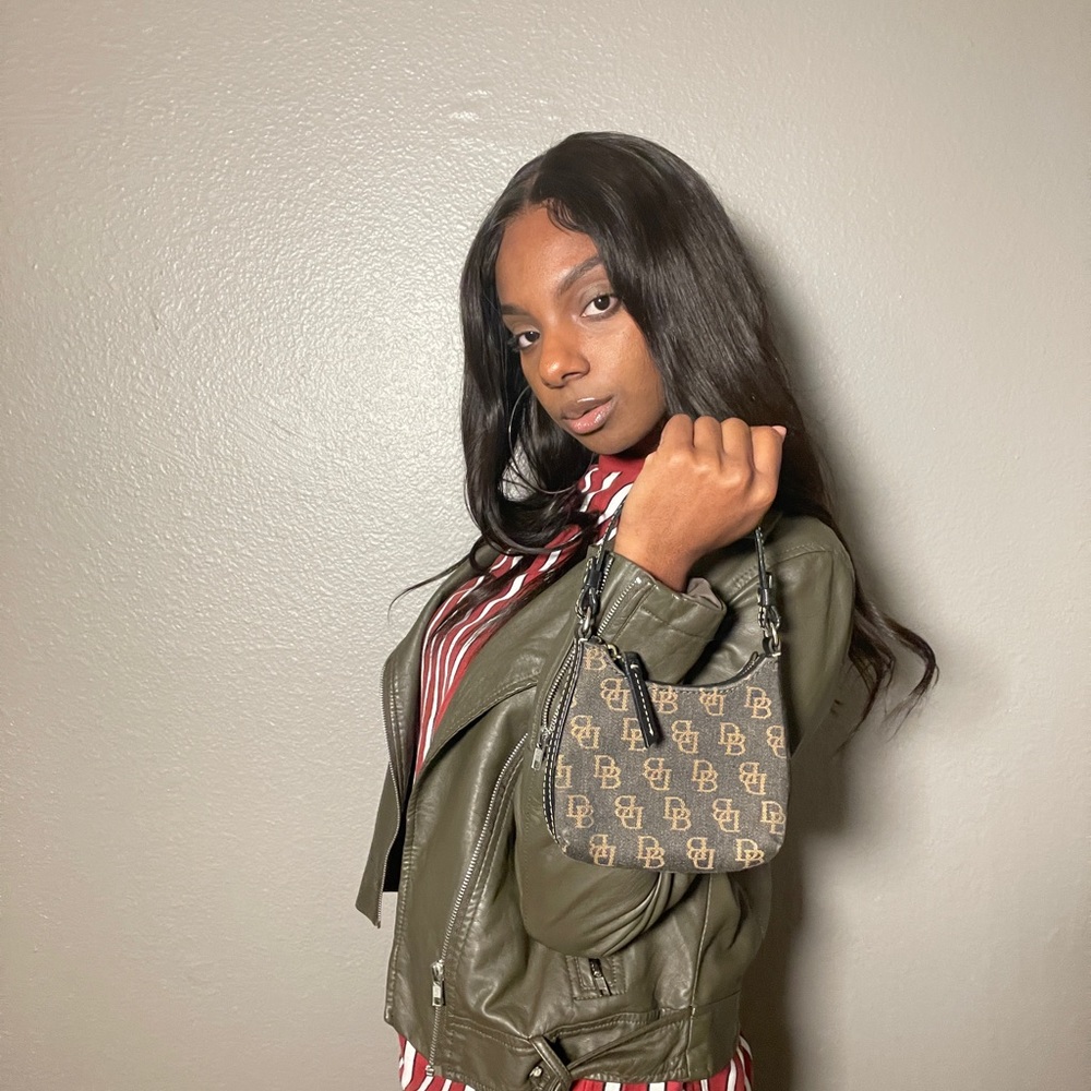 Y2K staple Vintage Dooney & Bourke hand bag